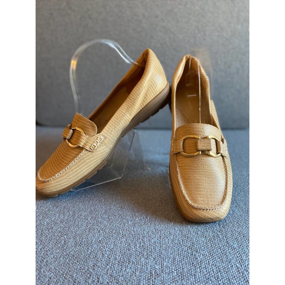 Easy Spirit womans loafer size 9.5W tan Seavienta leather upper reptile textured - Picture 3 of 12